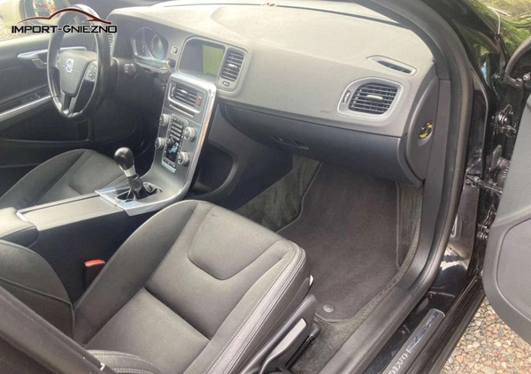 Volvo V60 cena 43900 przebieg: 177000, rok produkcji 2015 z Jelenia Góra małe 326